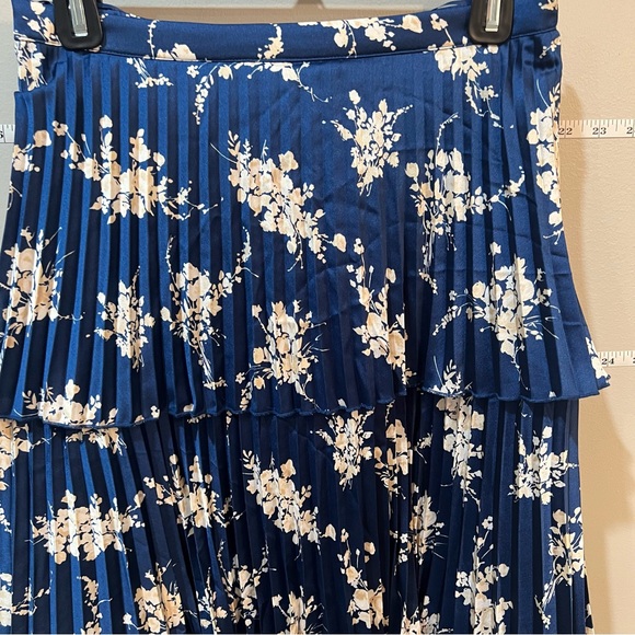 New with tags (NWT) Abercrombie & Fitch Women's Satin Pleated Tiered Maxi Skirt - Picture 3 of 7